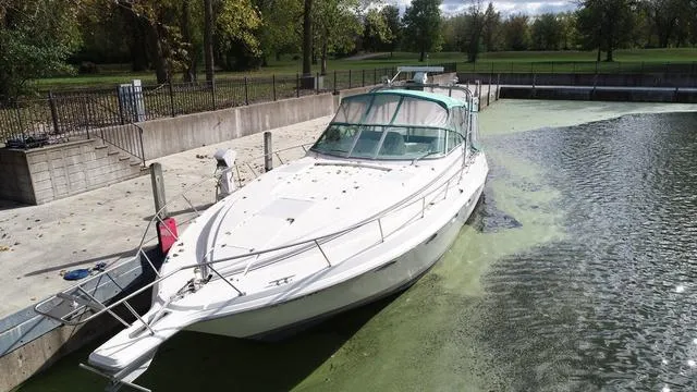 Slide: The Image of Cruisers Yachts 3675 Esprit 1994 - 7