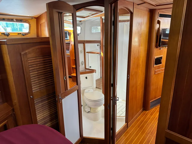 Slide: The Image of 2004 Sabre 42 H/B QUIET TIME - 14