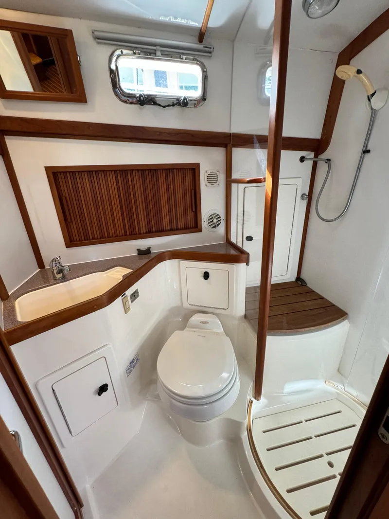 Slide: The Image of 2004 Sabre 42 H/B QUIET TIME - 15