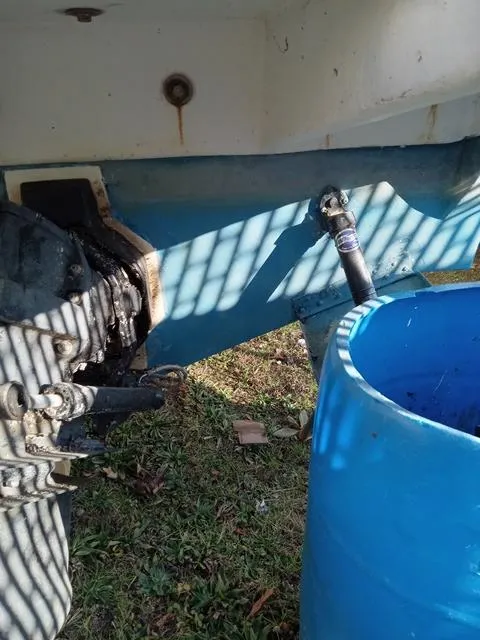 Slide: The Image of 2001 Sea Ray 290 Amberjack boat hull and engine maintenance. - 20