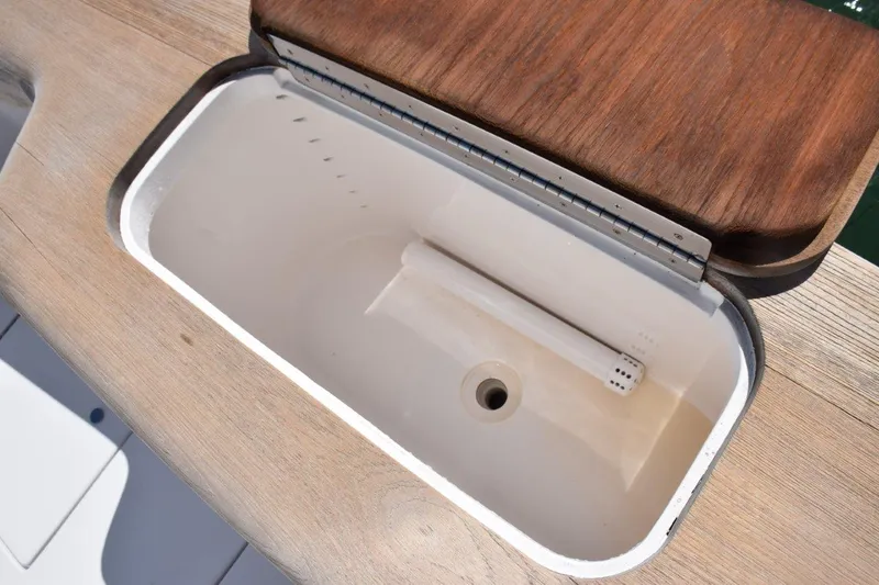 Slide: The Image of Transom livewell - 12