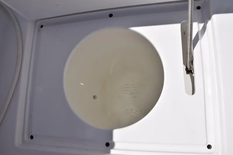 Slide: The Image of Below deck larger livewell - 13