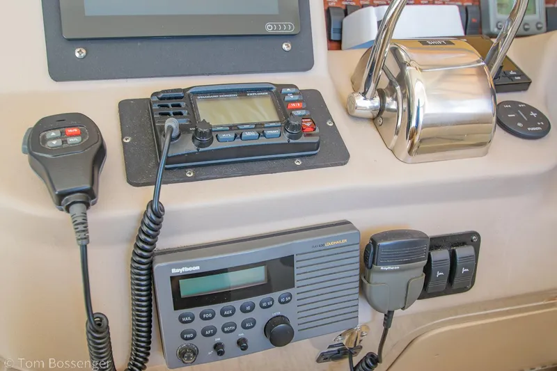 Slide: The Image of Control panel of a 1999 Sea Ray 340 Sundancer boat with radio equipment. - 29