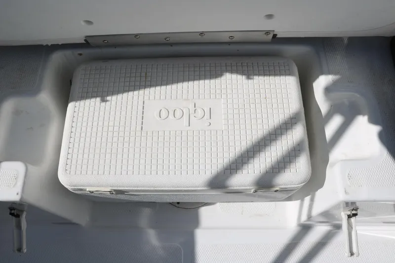 Slide: The Image of White Igloo cooler on a 2020 Tahoe 450 TS boat. - 19