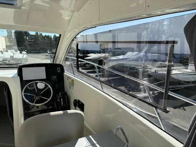 Slide: The Image of Interior view of 2024 Bayliner TROPHY 25 EXPLORER boat cockpit. - 9