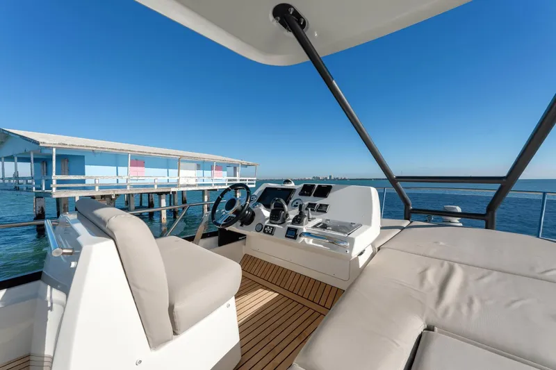 Slide: The Image of Prestige 460 Fly 2021 - 16