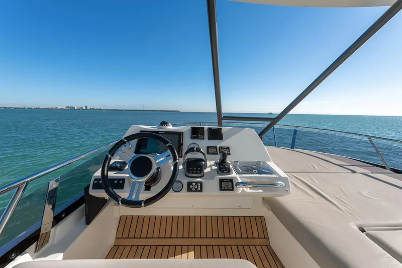 Slide: The Image of Prestige 460 Fly 2021 - 17