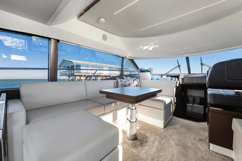 Slide: The Image of Prestige 460 Fly 2021 - 24