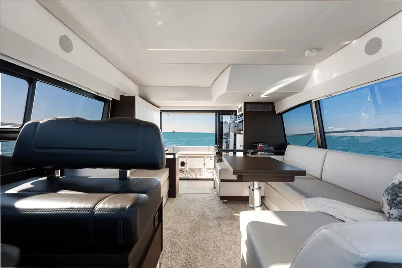 Slide: The Image of Prestige 460 Fly 2021 - 27