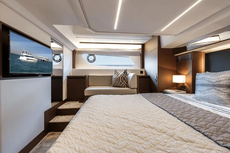Slide: The Image of Prestige 460 Fly 2021 - 30