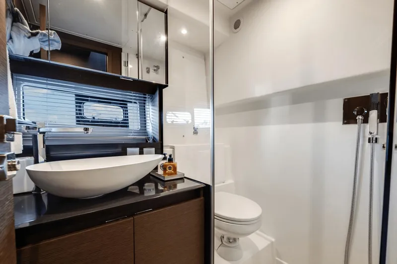 Slide: The Image of Prestige 460 Fly 2021 - 34