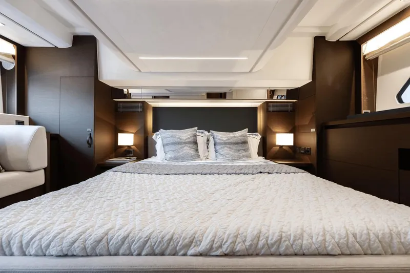 Slide: The Image of Prestige 460 Fly 2021 - 38