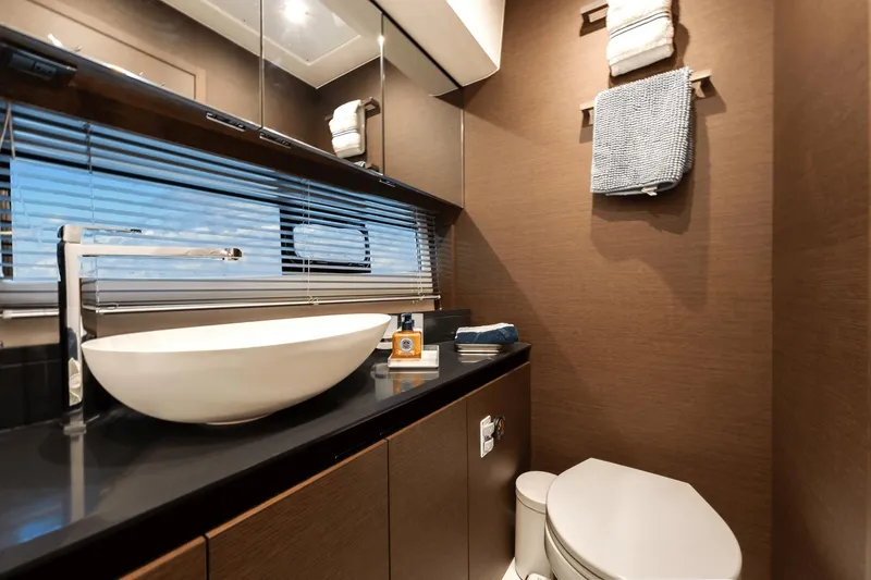 Slide: The Image of Prestige 460 Fly 2021 - 42