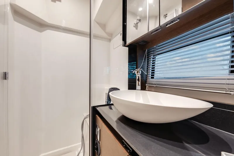 Slide: The Image of Prestige 460 Fly 2021 - 43