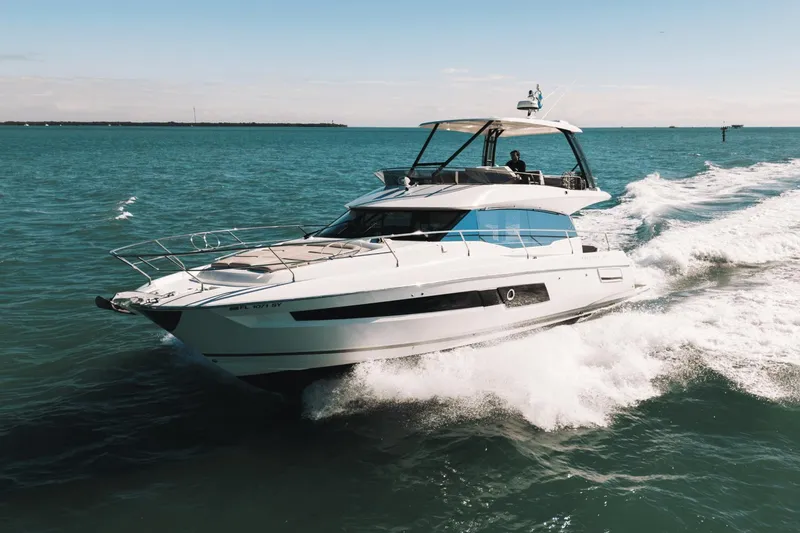 Slide: The Image of Prestige 460 Fly 2021 - 51