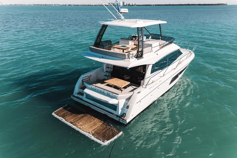 Slide: The Image of Prestige 460 Fly 2021 - 8