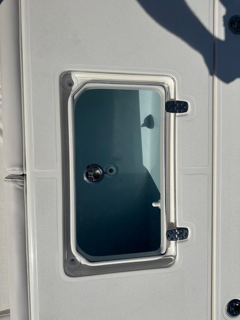Slide: The Image of 2024 Sea Born FX25 Bay boat livewell compartment. - 12