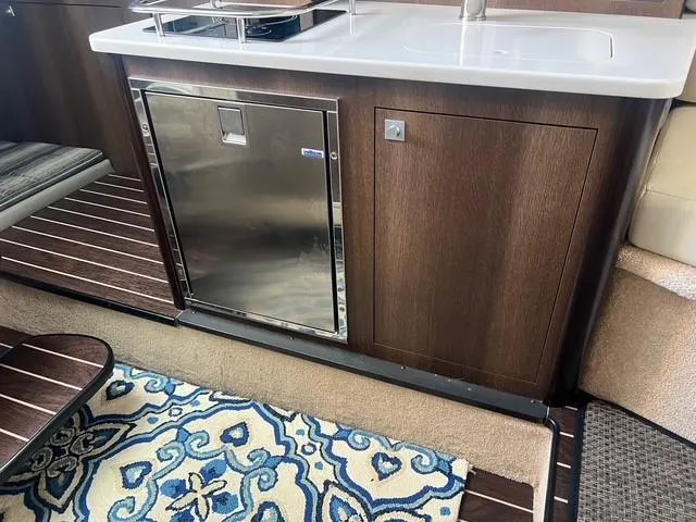 Slide: The Image of Monterey 295 Sport Yacht 2017 - 15