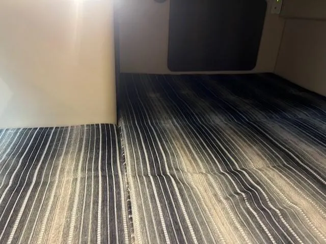 Slide: The Image of Monterey 295 Sport Yacht 2017 - 26