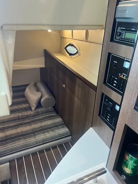 Slide: The Image of Monterey 295 Sport Yacht 2017 - 28