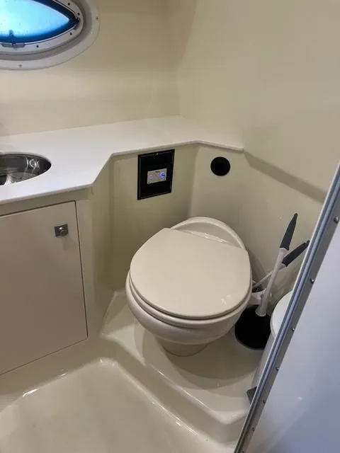 Slide: The Image of Monterey 295 Sport Yacht 2017 - 31