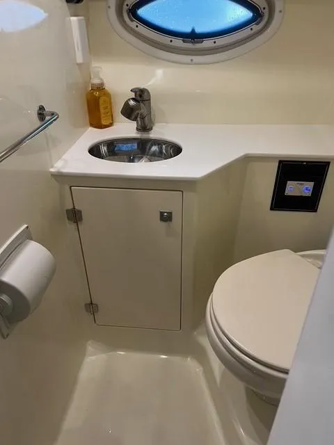 Slide: The Image of Monterey 295 Sport Yacht 2017 - 32