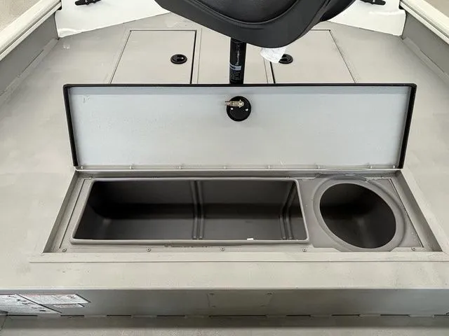 Slide: The Image of Lund 1870 Predator Center Console 2024 - 14