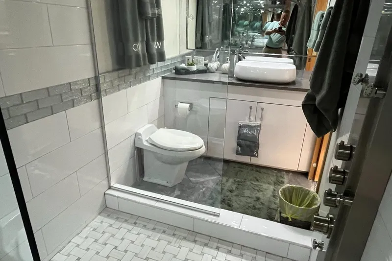 Slide: The Image of Hatteras 74 Sport Deck Motor Yacht 1999 - 100