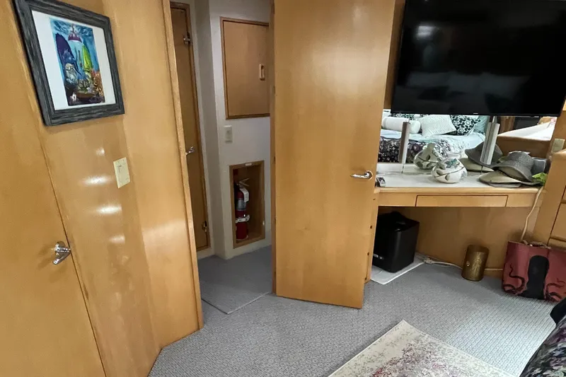 Slide: The Image of Hatteras 74 Sport Deck Motor Yacht 1999 - 101