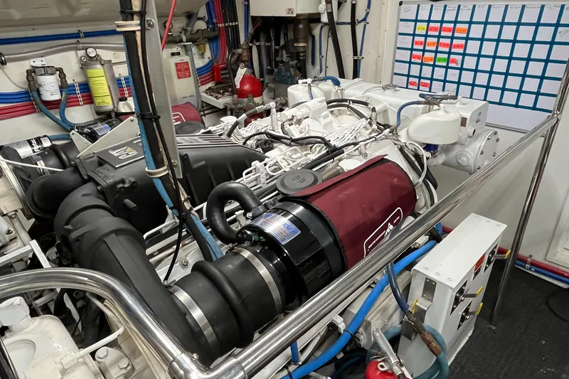 Slide: The Image of Hatteras 74 Sport Deck Motor Yacht 1999 - 103