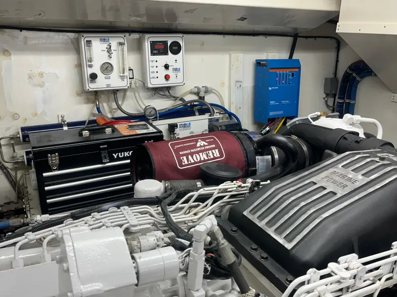 Slide: The Image of Hatteras 74 Sport Deck Motor Yacht 1999 - 107