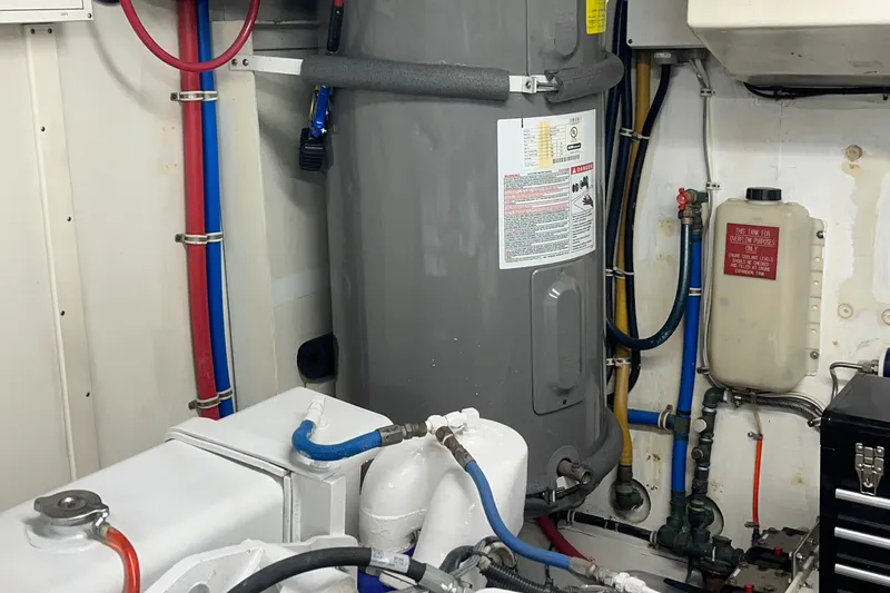 Slide: The Image of Hatteras 74 Sport Deck Motor Yacht 1999 - 108