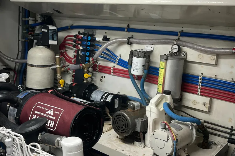 Slide: The Image of Hatteras 74 Sport Deck Motor Yacht 1999 - 111