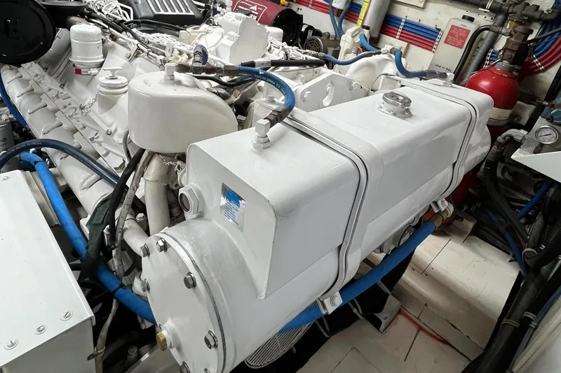 Slide: The Image of Hatteras 74 Sport Deck Motor Yacht 1999 - 112