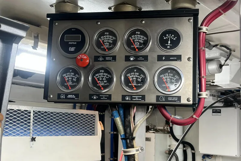 Slide: The Image of Hatteras 74 Sport Deck Motor Yacht 1999 - 117