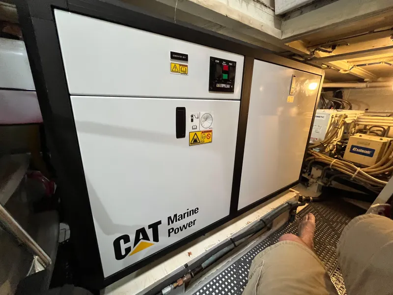 Slide: The Image of Hatteras 74 Sport Deck Motor Yacht 1999 - 119