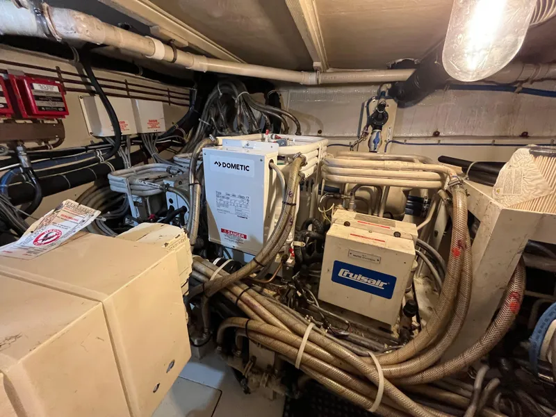 Slide: The Image of Hatteras 74 Sport Deck Motor Yacht 1999 - 120