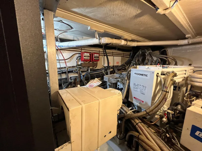 Slide: The Image of Hatteras 74 Sport Deck Motor Yacht 1999 - 121