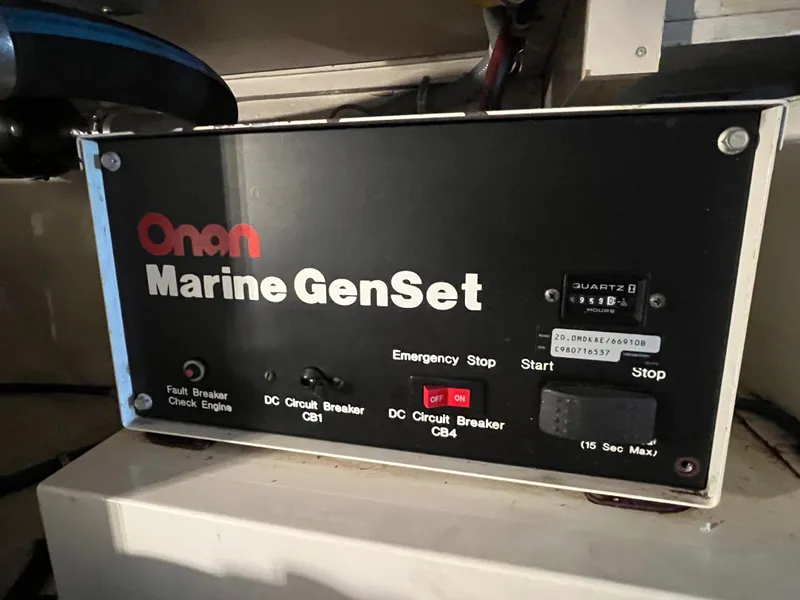 Slide: The Image of Hatteras 74 Sport Deck Motor Yacht 1999 - 122