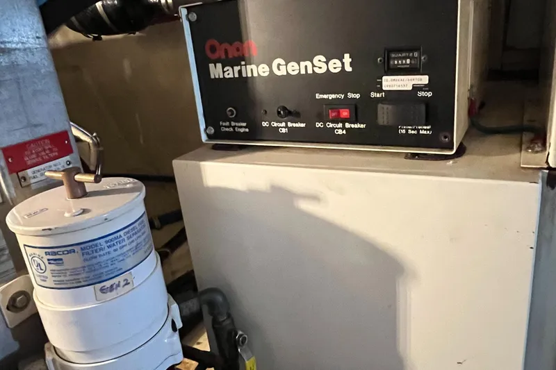 Slide: The Image of Hatteras 74 Sport Deck Motor Yacht 1999 - 123