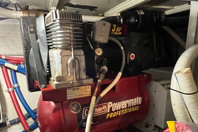 Slide: The Image of Hatteras 74 Sport Deck Motor Yacht 1999 - 125