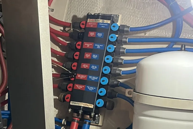 Slide: The Image of Hatteras 74 Sport Deck Motor Yacht 1999 - 126