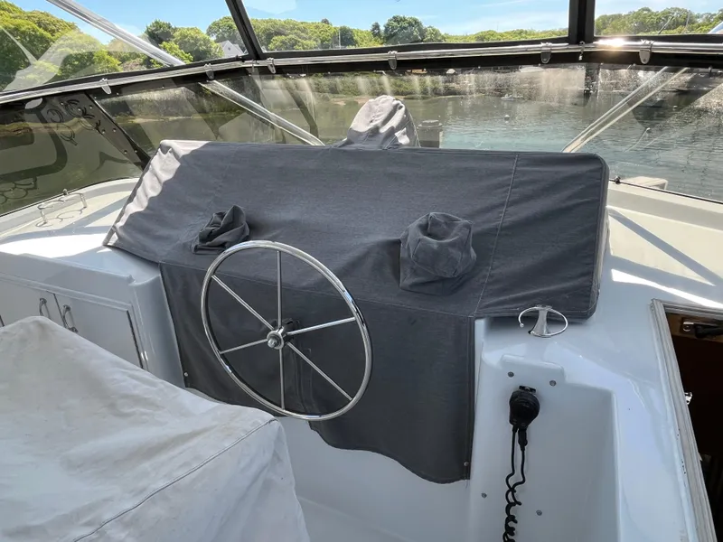 Slide: The Image of Hatteras 74 Sport Deck Motor Yacht 1999 - 128