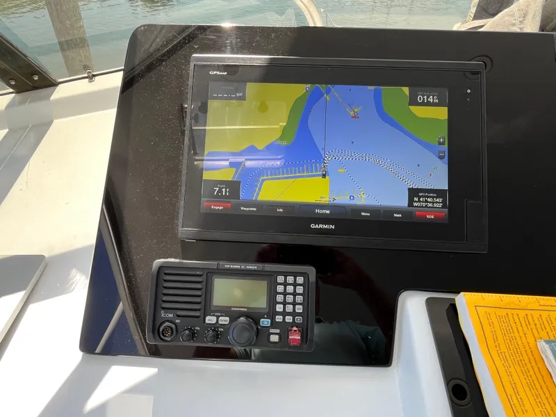 Slide: The Image of Hatteras 74 Sport Deck Motor Yacht 1999 - 131