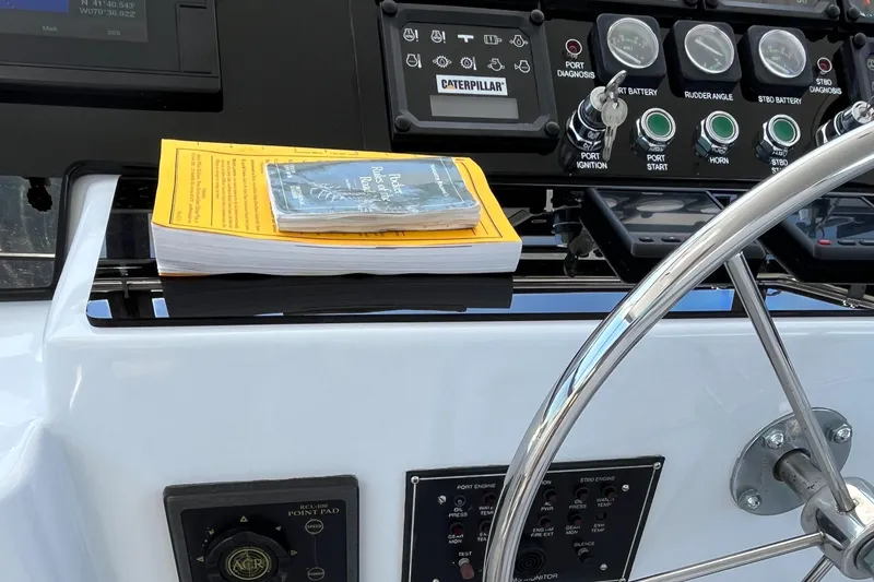 Slide: The Image of Hatteras 74 Sport Deck Motor Yacht 1999 - 133