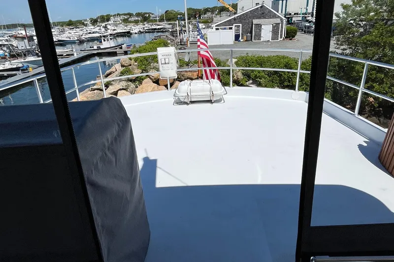 Slide: The Image of Hatteras 74 Sport Deck Motor Yacht 1999 - 146