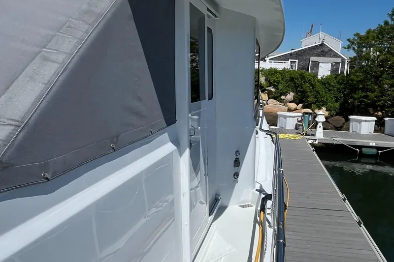 Slide: The Image of Hatteras 74 Sport Deck Motor Yacht 1999 - 157