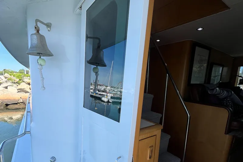 Slide: The Image of Hatteras 74 Sport Deck Motor Yacht 1999 - 168