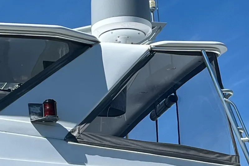 Slide: The Image of Hatteras 74 Sport Deck Motor Yacht 1999 - 173