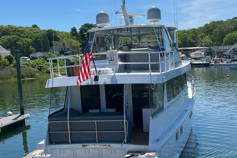 Slide: The Image of Hatteras 74 Sport Deck Motor Yacht 1999 - 175